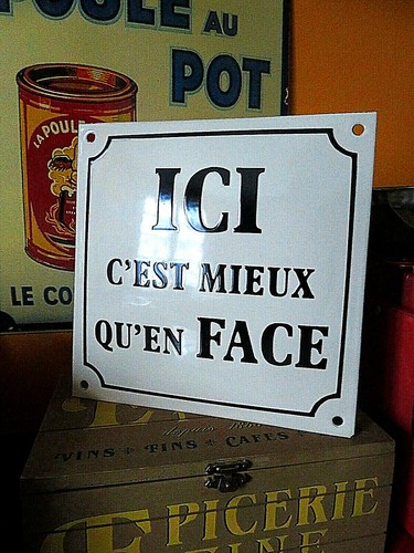 Plaque émaillée bombée - , au