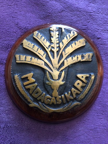 Plaque bronze madagascar - en,