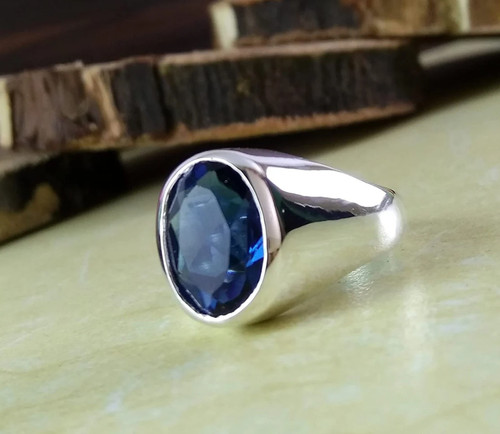 Bague saphir bleu chevalière