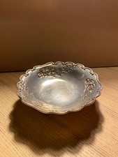 Petite coupelle ovale en argent massif, bords festonnés, motifs floraux, env. 10