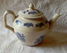 Terre d’acier Saint-Uze  ancienne théière decor floral DN2999