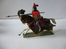 CAVALIER MOYEN AGE SUR CHEVAL DE TOURNOI  STARLUX