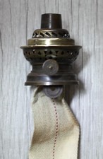 Exceptionnelle bobêche de lampe à pétrole. Forme rare.