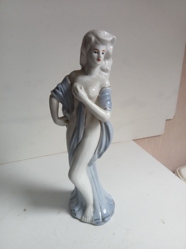 Statuette ancienne - ancienne, en