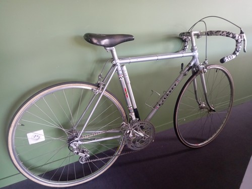 Superbe velo route vintage - superbe,