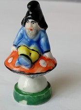 FEVE - NAIN - LUTIN ASSIS SUR UN CHAMPIGNON - AMANITE -  SERIE ?  cf descriptif