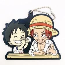 Jouet capsule à breloques en