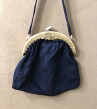 ancien sac / minaudière ART DECO en tissu noir Fermoir en celluloïd / bakélite