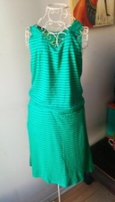 Robe rayée verte et noire