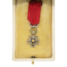 Très belle médaille miniature de la légion d’honneur en or, diamants et émeraud