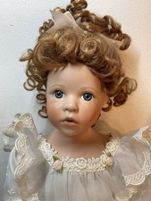 POUPÉE PORCELAINE «