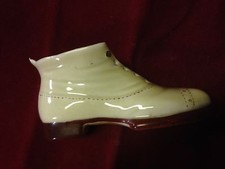 jolie petite  botine CHAUSSURE ancienne EN PORCELAINE  