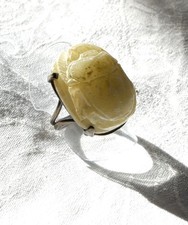 Bague Scarabée égyptien Talisman en albâtre hiéroglyphe Egypte en Argent T.52