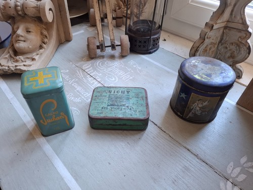 Anciennes boîtes métal - boîtes, en