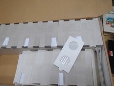 CA384 LOT DE 100 ETUIS CARTONS AUTOCOLLANTS POUR PIECE DE 2 EURO DIAM 27,50 HB