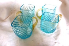 Lot de 4 verres a prise bleu &