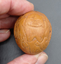 Ancienne Noix Sculptée