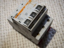 Disjoncteur tripolaire MERLIN