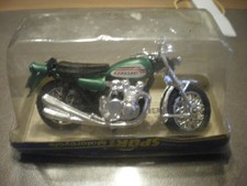 lot de trois miniatures