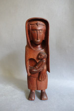 Vierge à l'enfant atypique en bois précieux sculpté