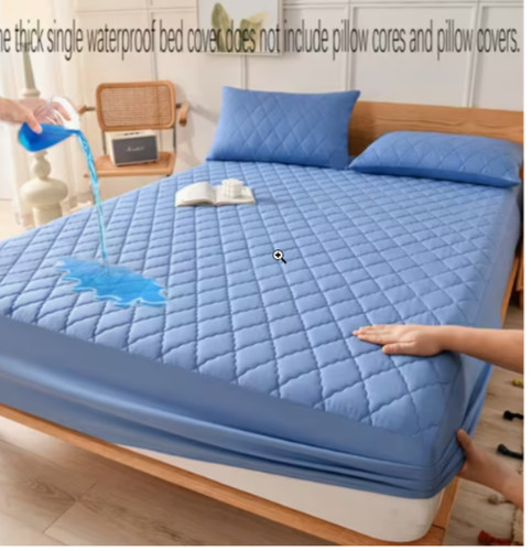 Une housse matelas - une,