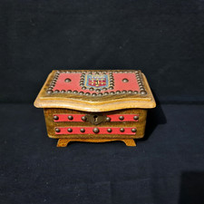 Boite en bois contenant des bobines de fils anciennes - XXe