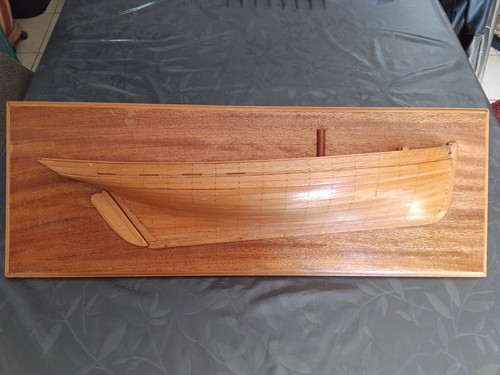 Demi coque bateau - cotre, pilote
