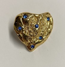 Broche Pin's Yves Saint
