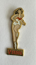 62 - Pin's PIN-UP BRUNE SEXY VEEDOL OIL