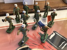 LOT 10 SOLDATS STARLUX -