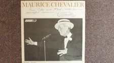 Autographe Dédicace ORIGINAL du Chanteur MAURICE CHEVALIER sur Pochette LP 33T