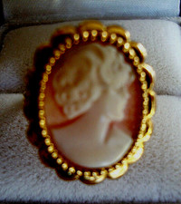 1 bague en OR 18carats 750/1000 avec camée 16mmX12mm au tour de doigt 57