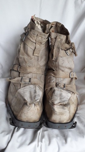 Rare paire surchaussures de - rare,