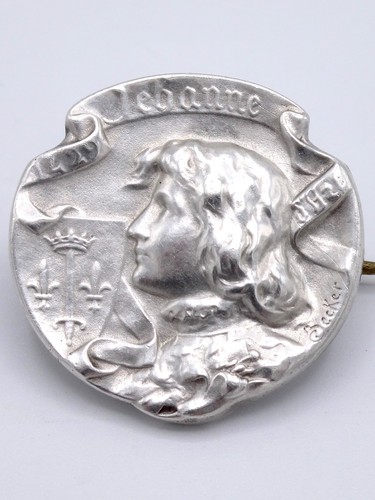 Broche médaille jeanne arc - broche, d'arc