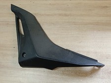 Cache carénage sous selle