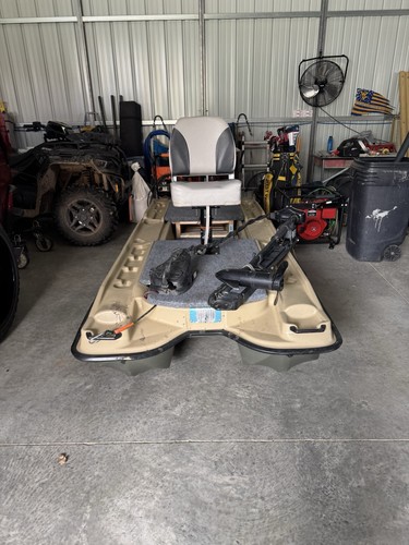 Pelican bass boat - pelican,
