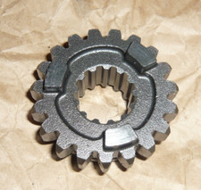 13262-0261 pignon de 4ème