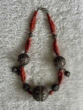 Collier ethnique ancien corail