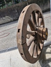 Roue de charrette en bois bon état 