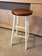 Tabouret relooké blanc et cuivré