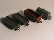 lot 4 wagons anciens HO