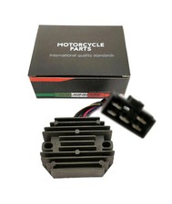 Régulateur de tension pour