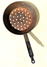 Poêle à châtaignes N°24 à trous bord ourlé de 25.5 cm de diamètre