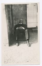 Snapshot Photo originale vintage homme sieste extérieur chaise - SA408