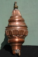 ancienne fontaine d'intérieur en cuivre à restaurer.