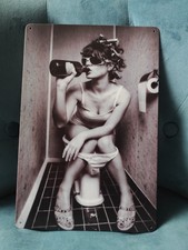 Plaque métal fille toilettes