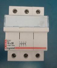 LEGRAND 058 38 - Coupe-circuit sectionneur 3P, 10x38 - 500V