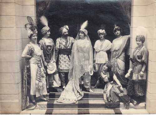 Photo bal costumé - photo, théâtre