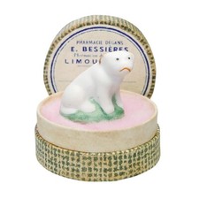 Ancienne Fève Allemande Goebel, Bouledogue Biscuit Miniature de Poupée 18x15 mm