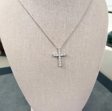 Pendentif croix FN en or blanc